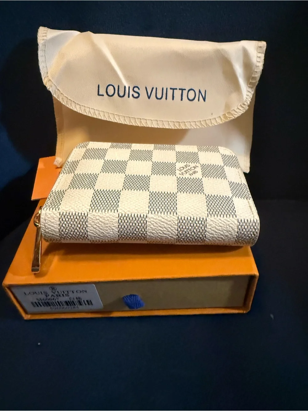 Source Unknown White and Gray Checkered Zip Card Wallet